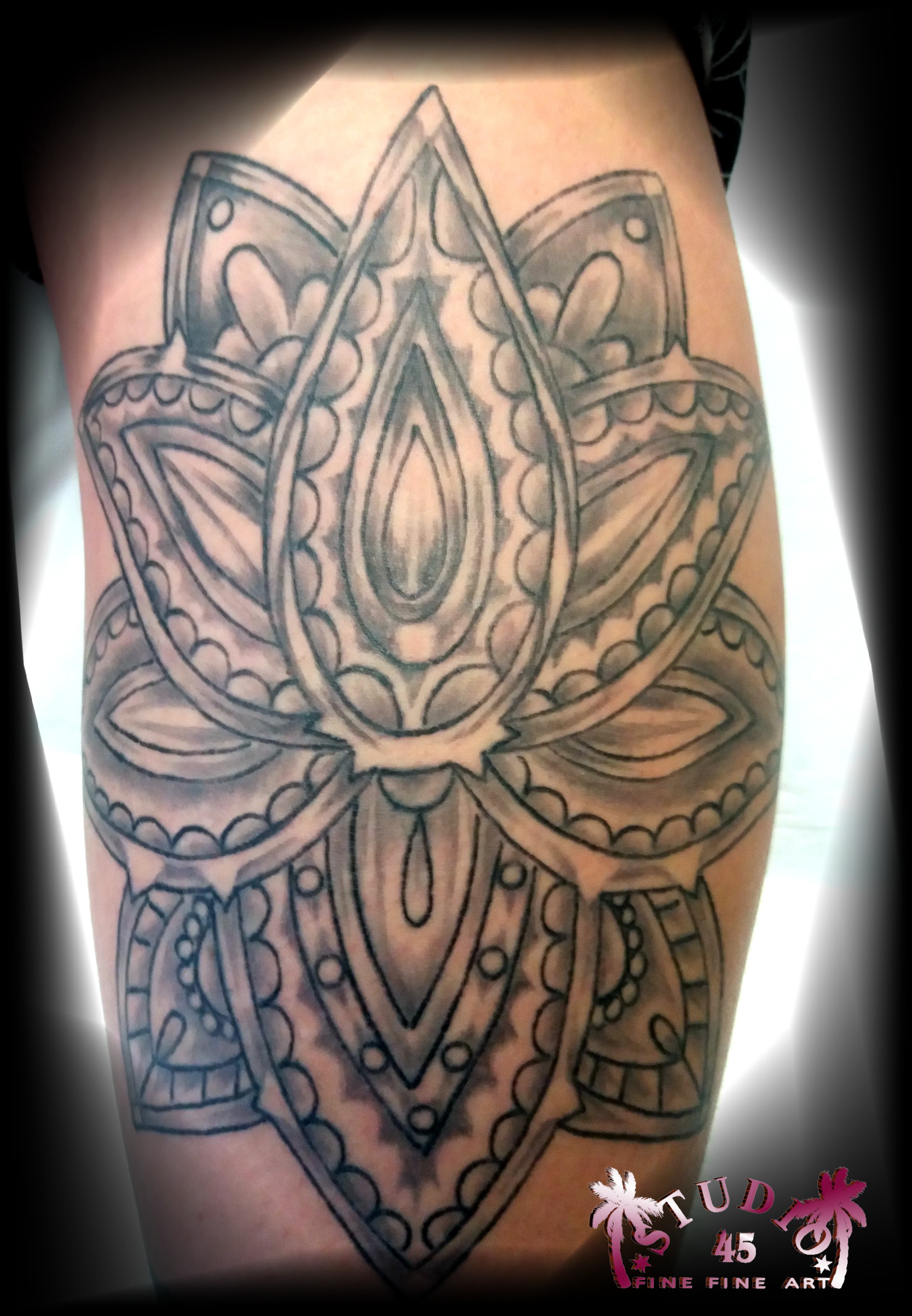 Mandala Blume Old-School Schienbein - STUDIO 45